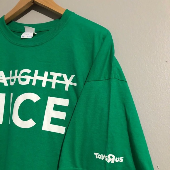 Toys R Us Christmas T-Shirt A - Picture 2 of 3